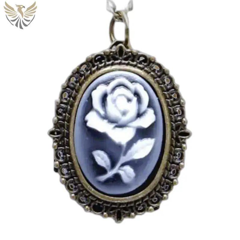 Montre Collier Rose Blanche élégante avec un pendentif ovale en camée rose