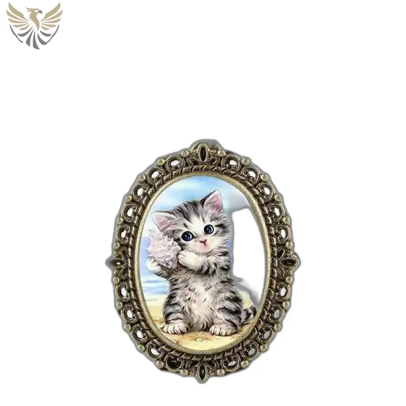 Portrait d’un chaton dans un pendentif chaton kitty avec montre collier bronze